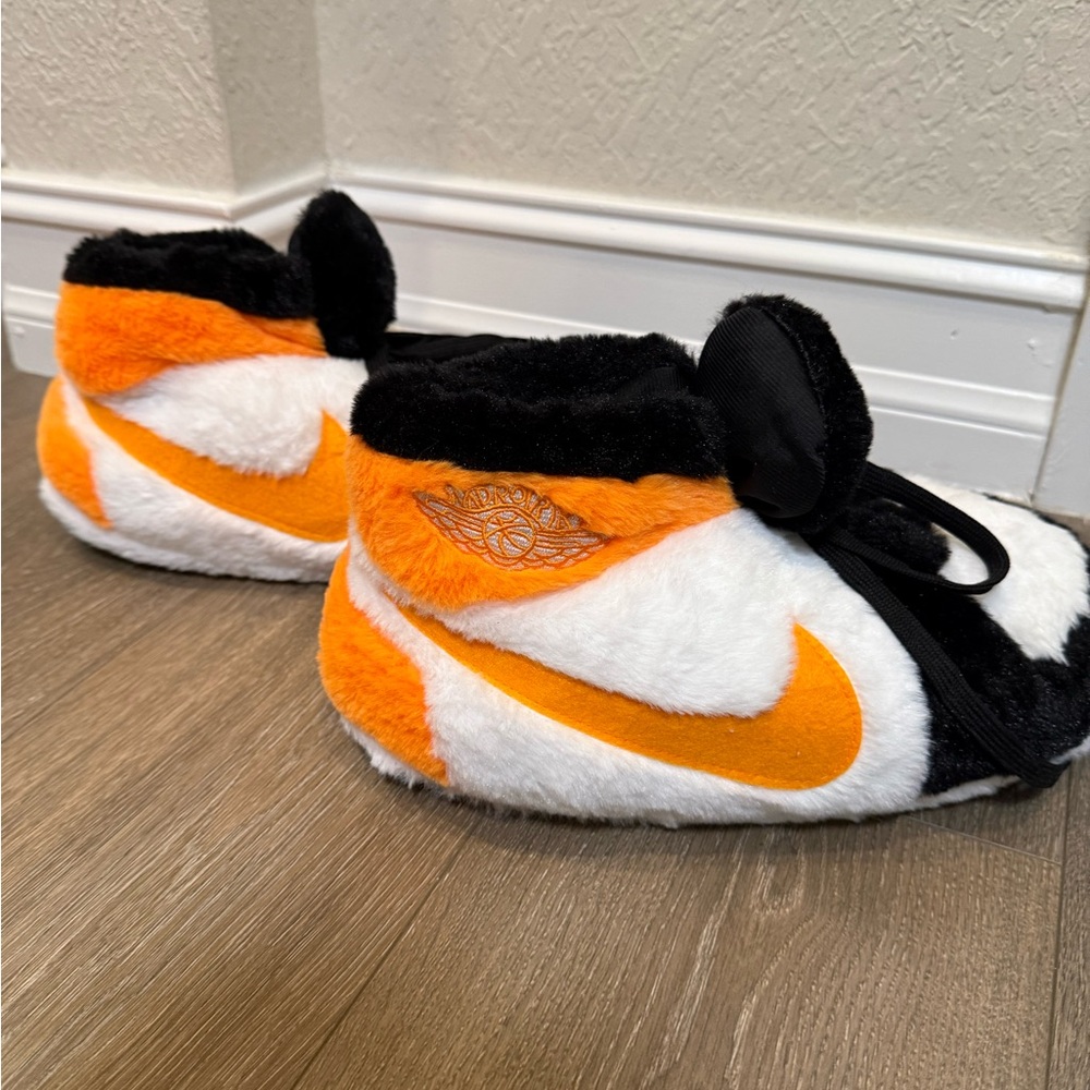 Nike Dunk Slippers one size fits most- youth 3-8